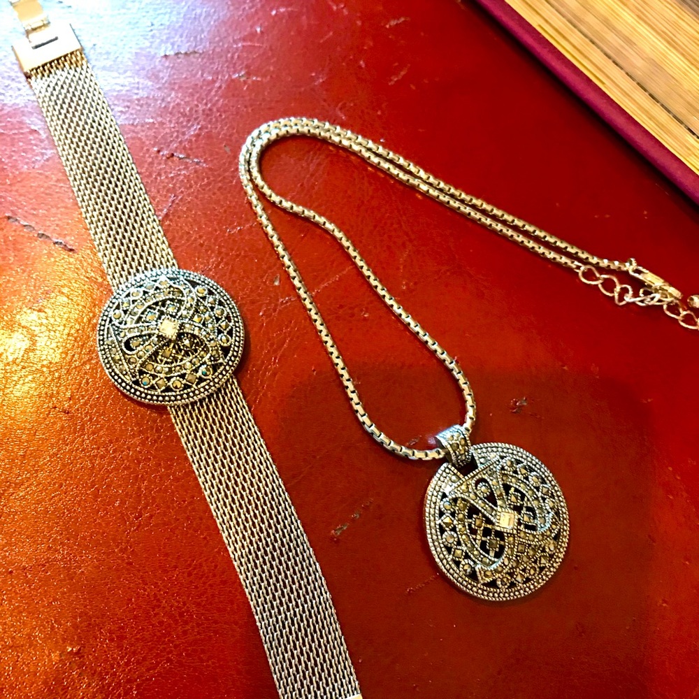 Silver pendant necklace and bracelet